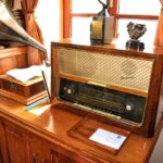 old radio, radio, antiques-1663517.jpg