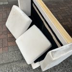 千葉県四街道市での不用品回収の作業写真（ソファー、ソファー付属品×2）