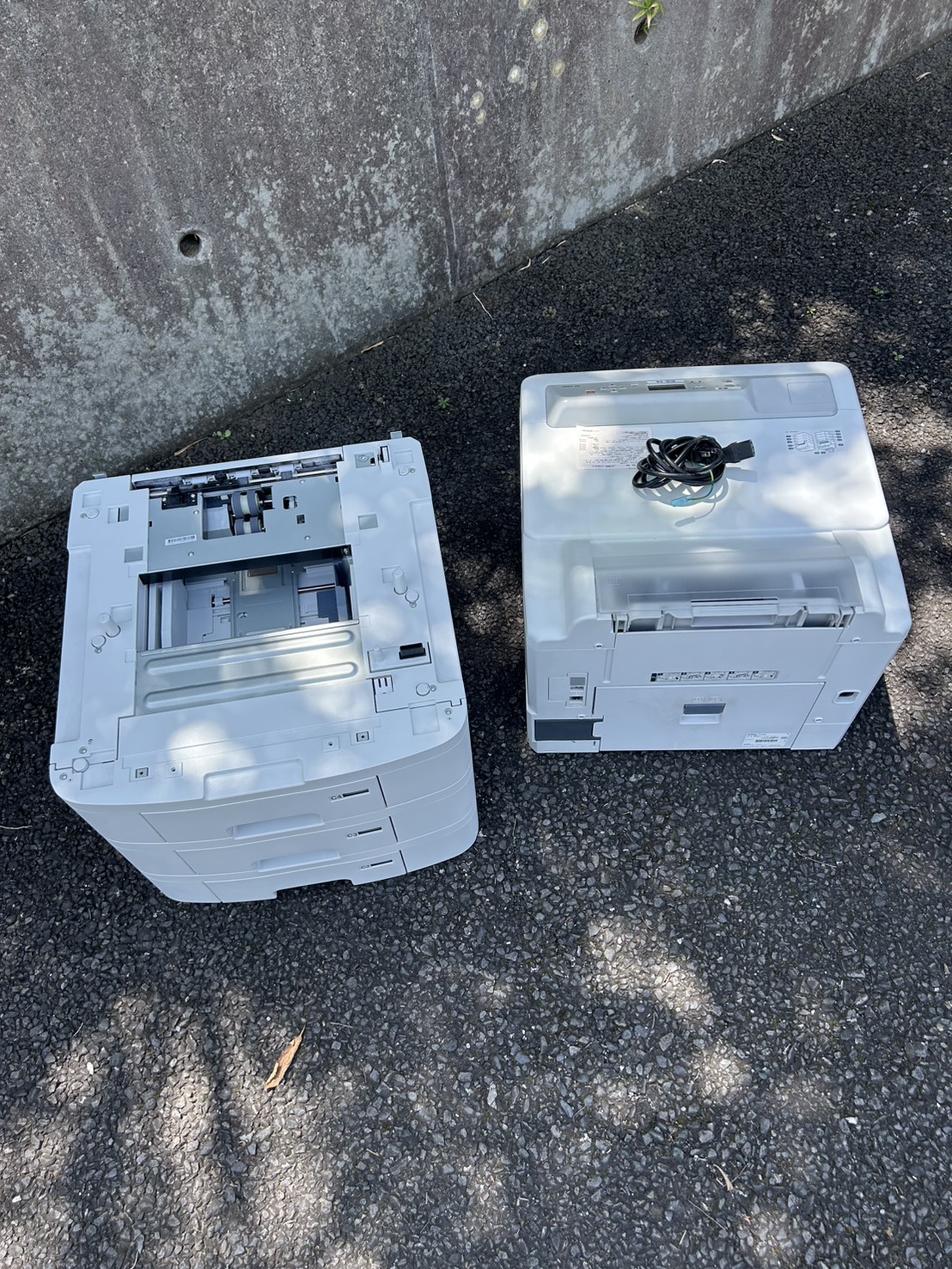 千葉県成田市での不用品回収の作業写真（プリンターの一部×2）