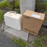 千葉県浦安市での不用品回収の作業写真（ミシン、マッサージャー）