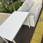 東京都葛飾区での不用品回収の作業写真（テーブル、ソファ）