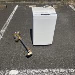 東京都墨田区での不用品回収の作業写真（掃除機、洗濯機）