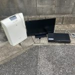 千葉県船橋市での不用品回収の作業写真（空気清浄機、テレビ、DVDプレイヤー）