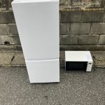 千葉県柏市での不用品回収の作業写真（冷蔵庫、電子レンジ）