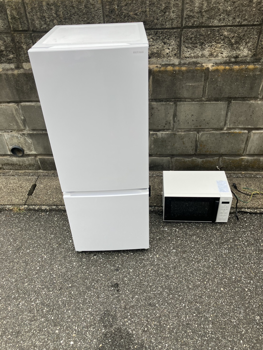千葉県柏市での不用品回収の作業写真（冷蔵庫、電子レンジ）
