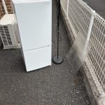 千葉県習志野市での不用品回収の作業写真（冷蔵庫2ドア、冷蔵庫マット、照明）