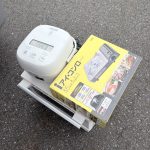 埼玉県草加市での不用品回収の作業写真（電子レンジ、炊飯器、カセットコンロ）