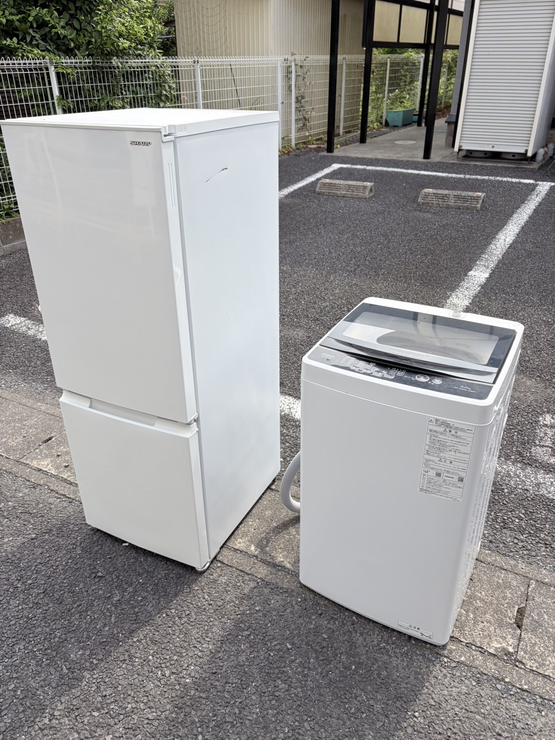 千葉県市川市での不用品回収の作業写真（冷蔵庫、洗濯機）