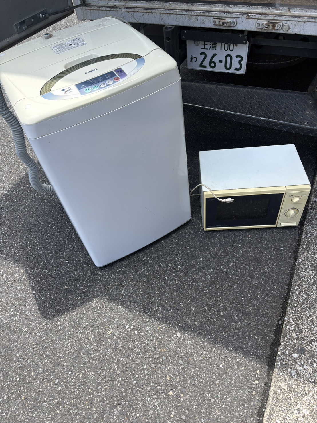 千葉県習志野市での不用品回収の作業写真（洗濯機、電子レンジ）