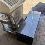 千葉県八街市での不用品回収の作業写真（テレビ台、エアコン一式）