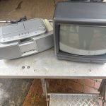 千葉県柏市での不用品回収の作業写真（ラジカセ、テレビ）
