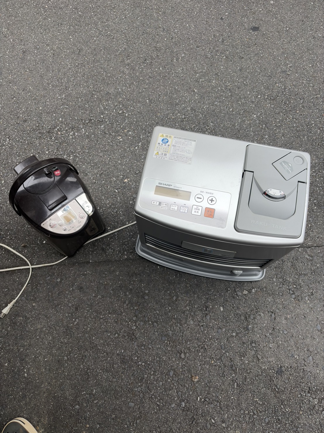 千葉県佐倉市での不用品回収の作業写真（炊飯器、ストーブ）