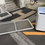 千葉県船橋市での不用品回収の作業写真（洗濯機、網戸×2）