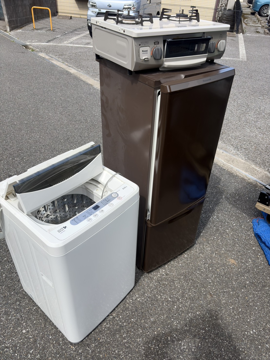 千葉県習志野市での不用品回収の作業写真（冷蔵庫、洗濯機、ガスコンロ）