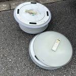 千葉県船橋市での不用品回収の作業写真（シーリングライト×5）