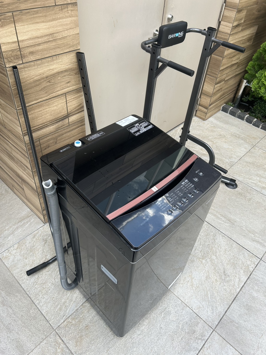 千葉県船橋市での不用品回収の作業写真（洗濯機、懸垂器具）