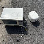 千葉県佐倉市での不用品回収の作業写真（レンジ、炊飯器）