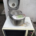 千葉県船橋市での不用品回収の作業写真（炊飯器、レンジ）
