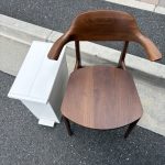 千葉県船橋市での不用品回収の作業写真（イス、ゴミ箱）