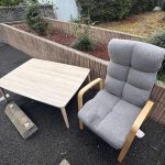千葉県我孫子市での不用品回収の作業写真（ローテーブル、椅子）