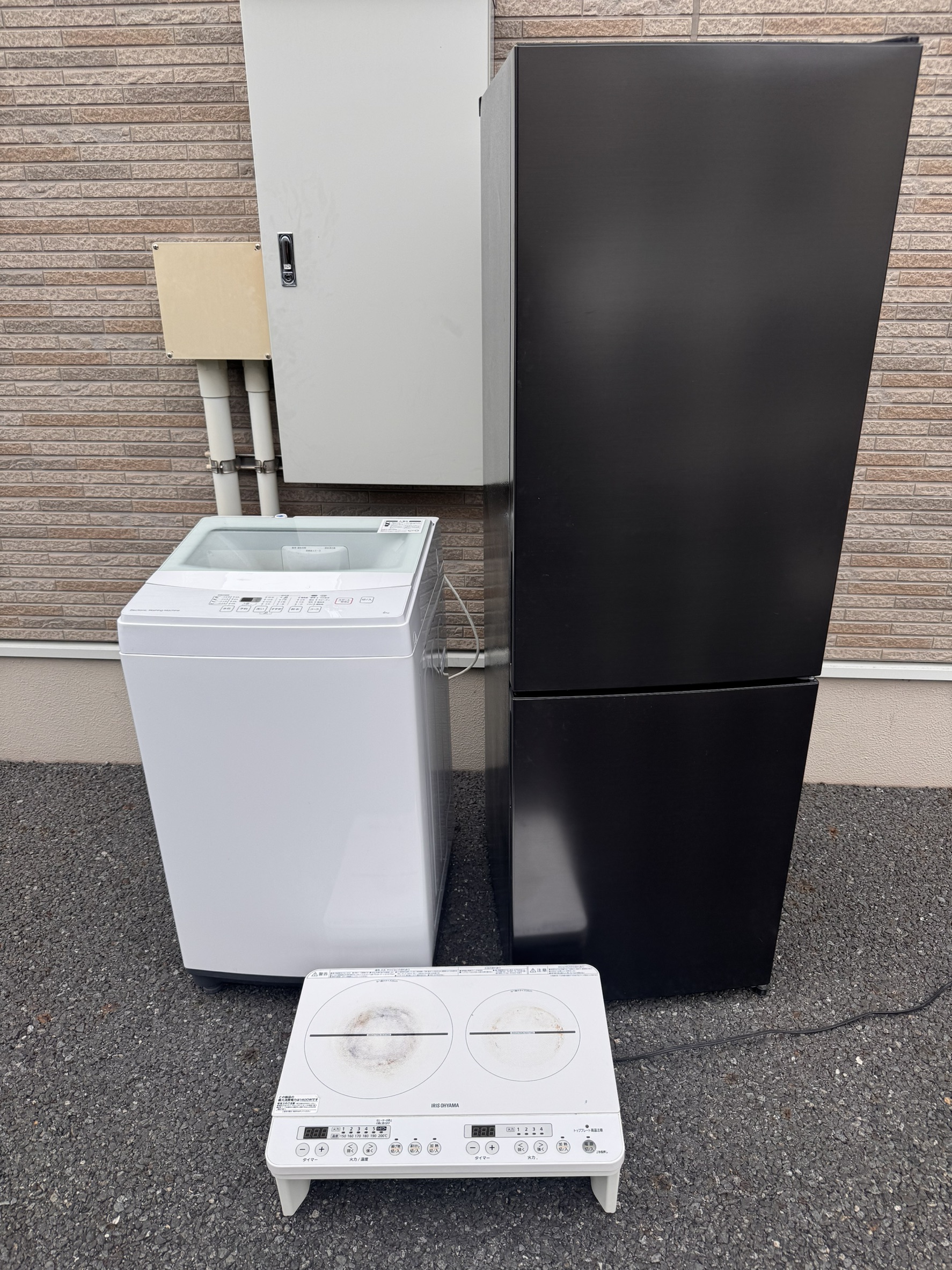 千葉県浦安市での不用品回収の作業写真（冷蔵庫、洗濯機、IHコンロ）