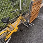 千葉県四街道市での不用品回収の作業写真（自転車、折りたたみベッド）