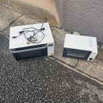 千葉県千葉市での不用品回収の作業写真（電子レンジ、トースター）