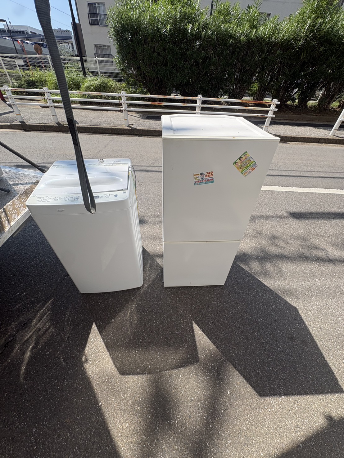 千葉県習志野市での不用品回収の作業写真（冷蔵庫、洗濯機）