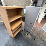 千葉県習志野市での不用品回収の作業写真（冷蔵庫、棚）