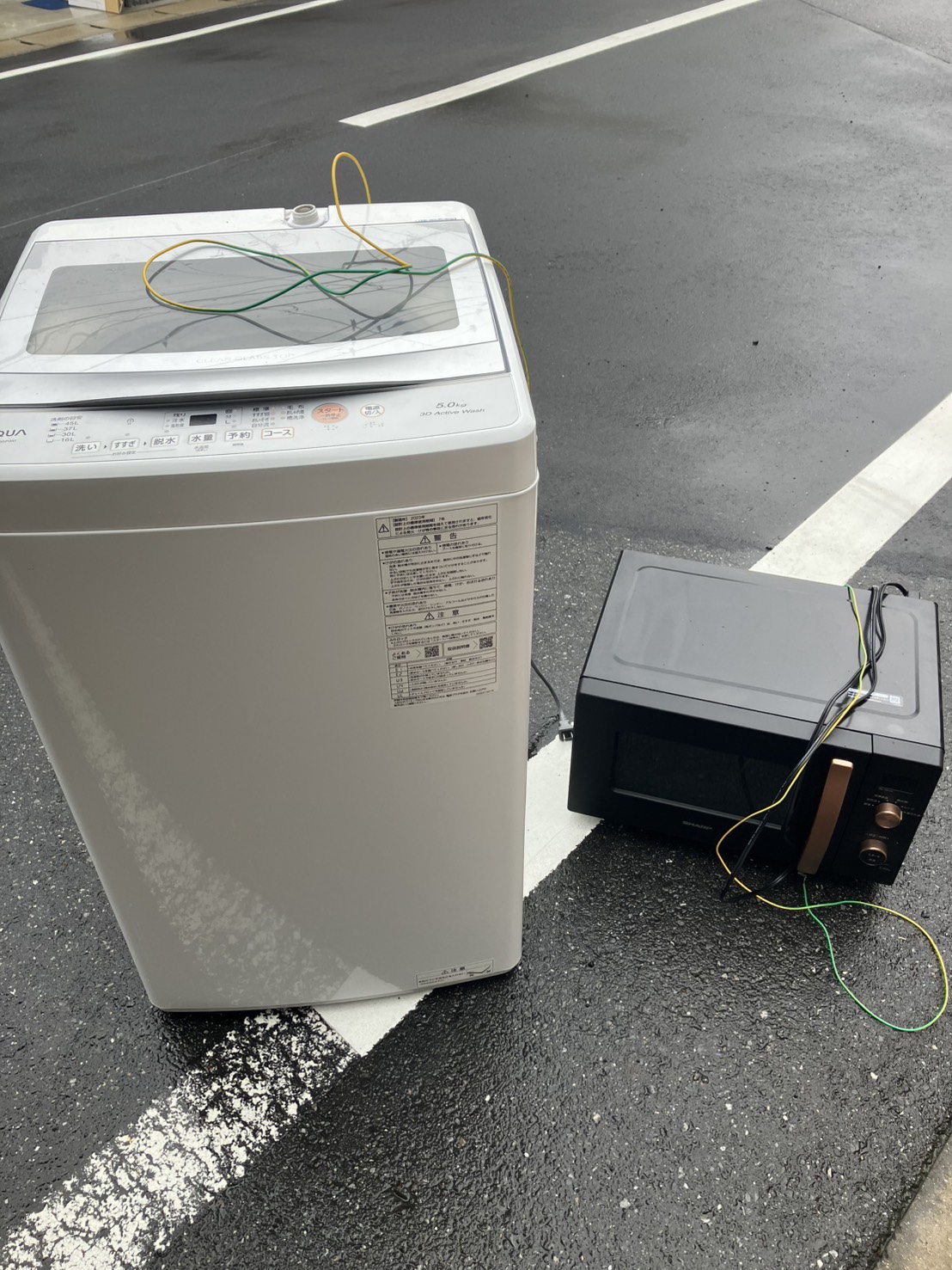 千葉県印西市での不用品回収の作業写真（洗濯機、電子レンジ）