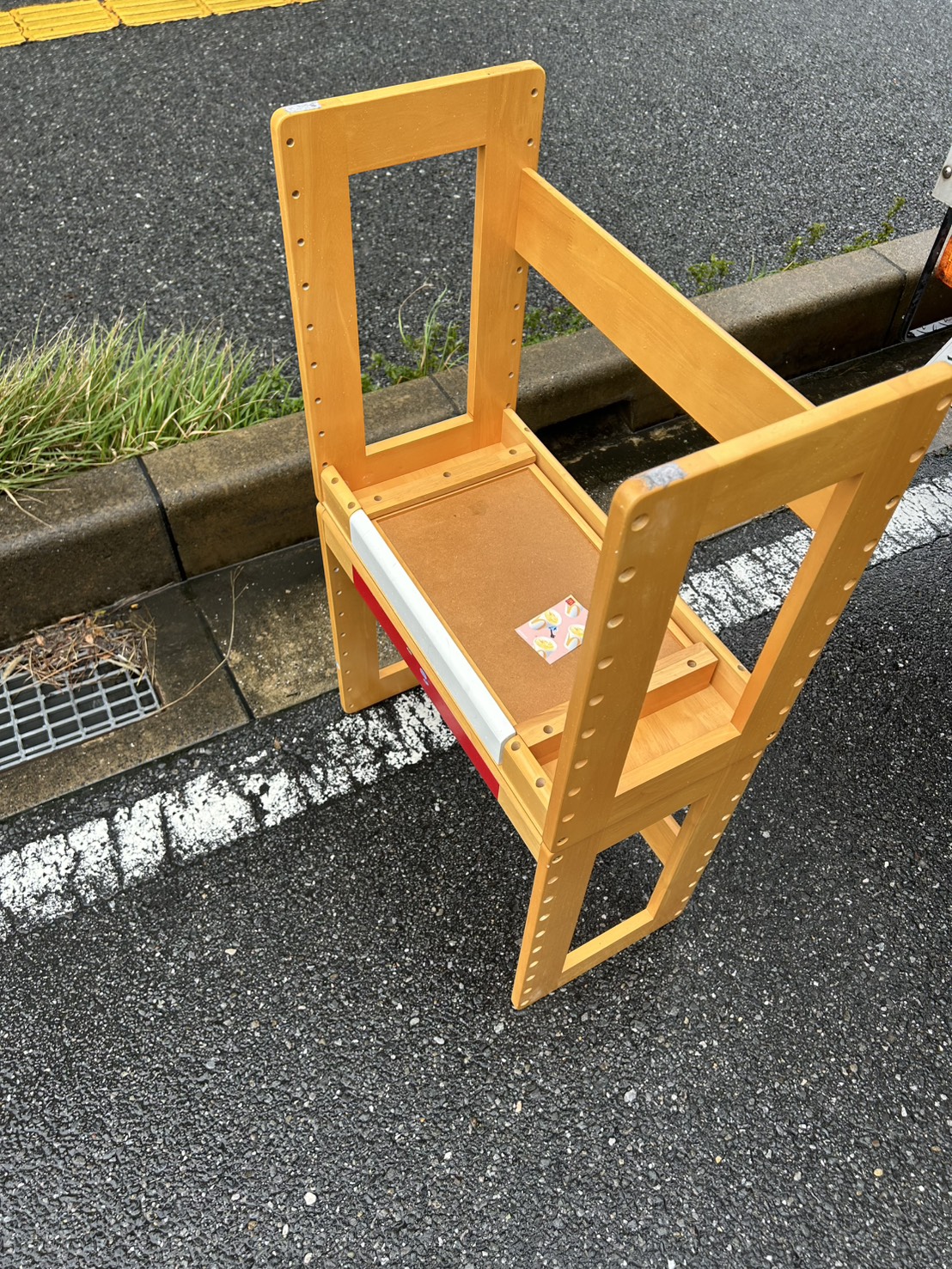 千葉県船橋市での不用品回収の作業写真（テーブル×2）