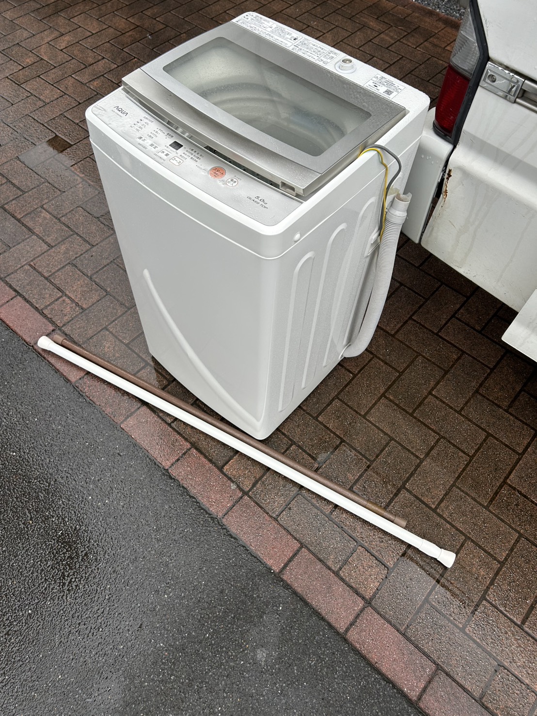 千葉県市原市での不用品回収の作業写真（洗濯機、棒×2）