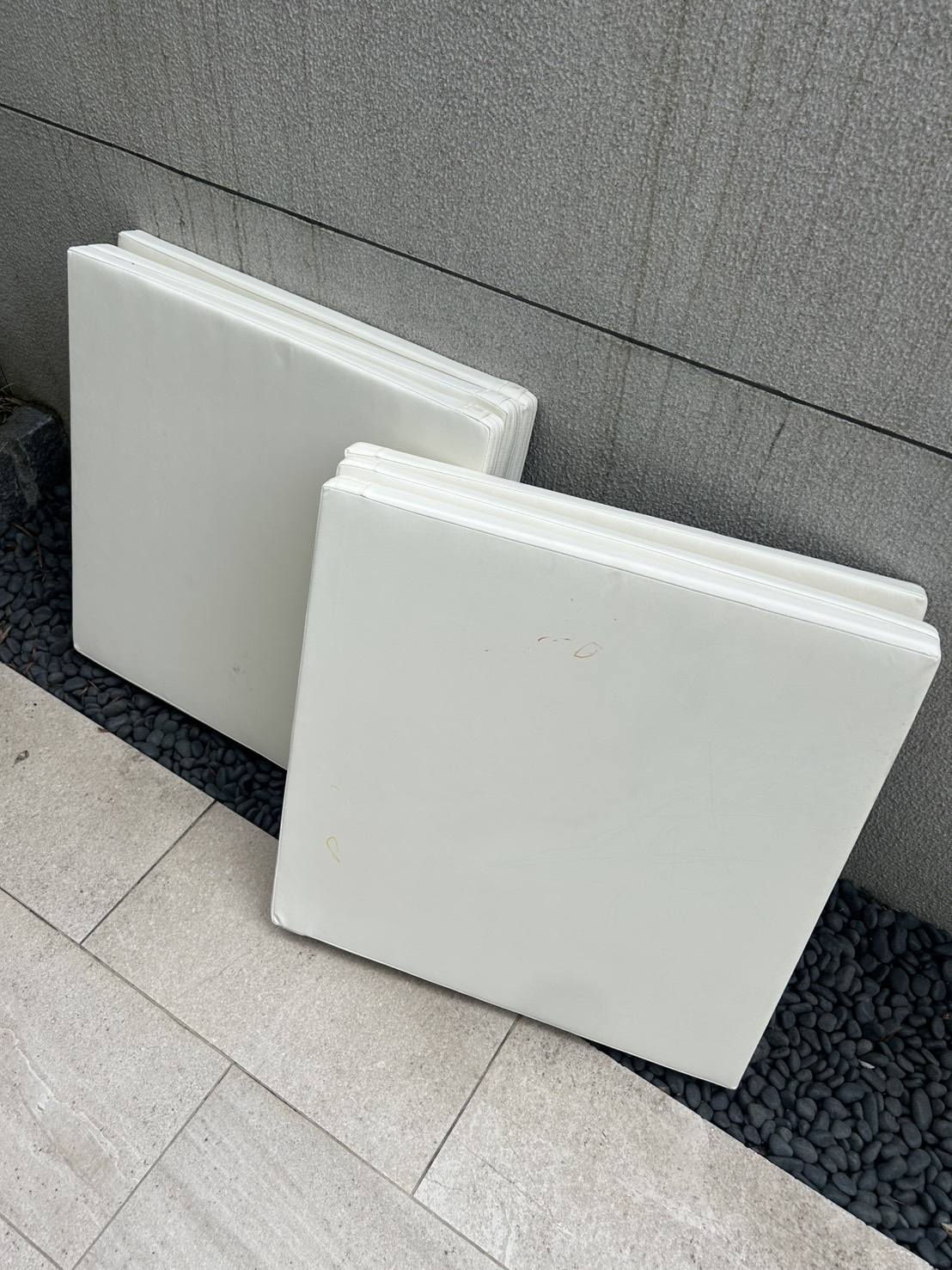 千葉県松戸市での不用品回収の作業写真（マット×2）