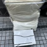 千葉県習志野市での不用品回収の作業写真（マット、レンジ）
