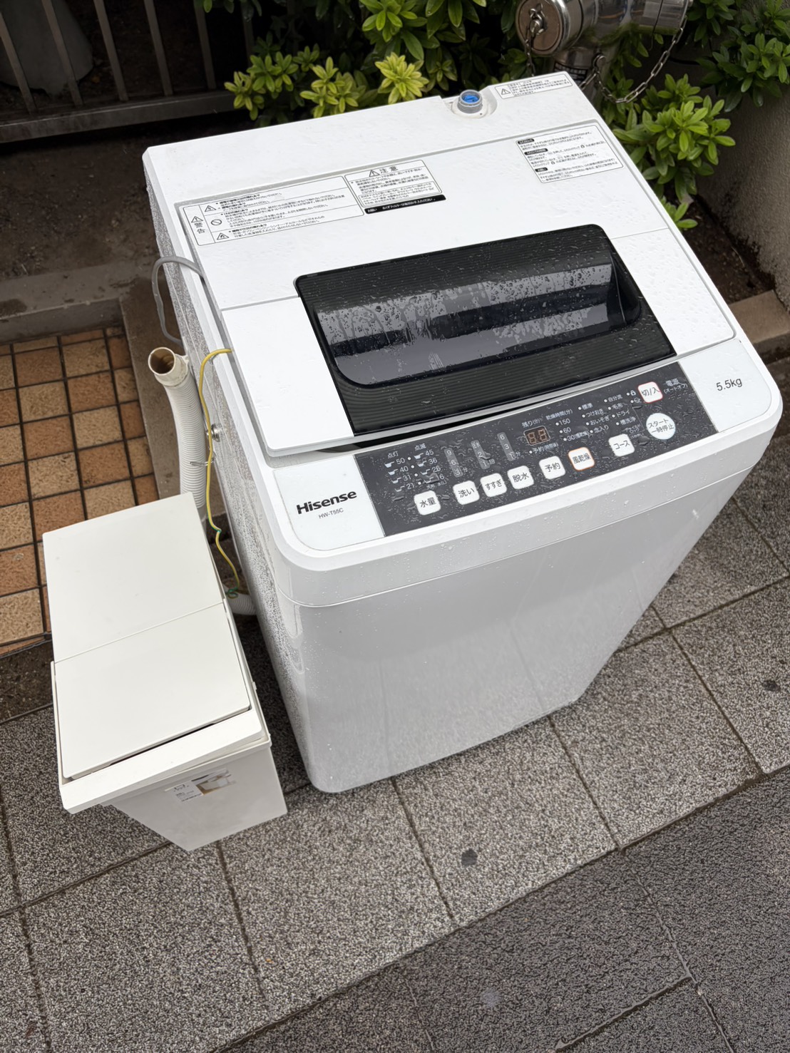 千葉県習志野市での不用品回収の作業写真（洗濯機、ゴミ箱）