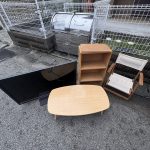 千葉県流山市での不用品回収の作業写真（椅子、棚、ローテーブル、TV）