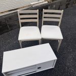千葉県八千代市での不用品回収の作業写真（椅子×2、テレビ台）