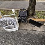 千葉県浦安市での不用品回収の作業写真（ベビーカー×2.モニタ）