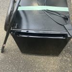 千葉県東金市での不用品回収の作業写真（椅子、冷凍庫）
